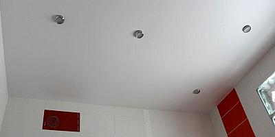 Натяжной матовый потолок в ванную комнату 7кв.м
