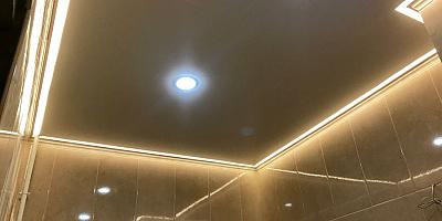 Натяжной парящий потолок в ванную комнату 4кв.м